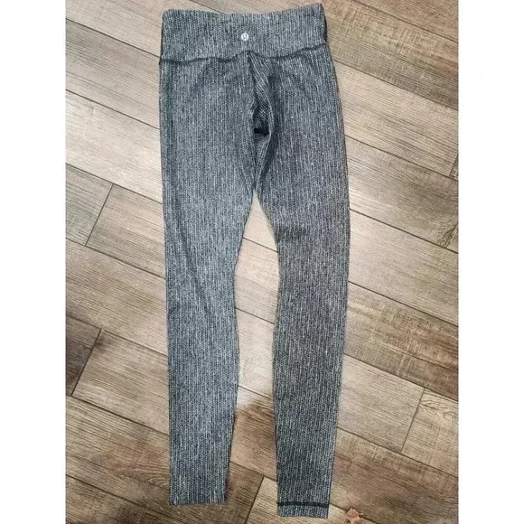 Lululemon Leggings Womens Size 4 Black And White - Picture 3 of 7